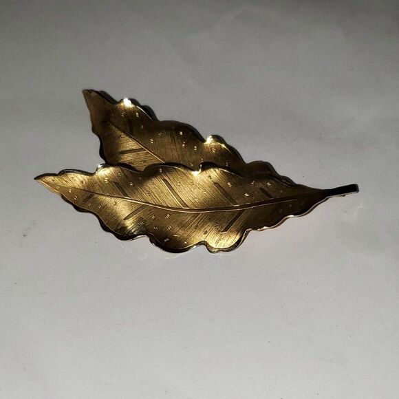 A Gold Tone Leaf Brooch Pin Oak Tree Fall Vintage Costume Jewelry - Picture 1 of 12